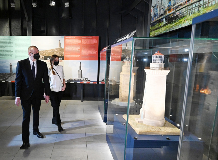 阿塞拜疆总统阿利耶夫与夫人出席Surakhani船舶博物馆