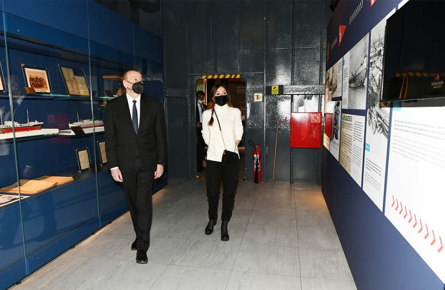 阿塞拜疆总统阿利耶夫与夫人出席Surakhani船舶博物馆