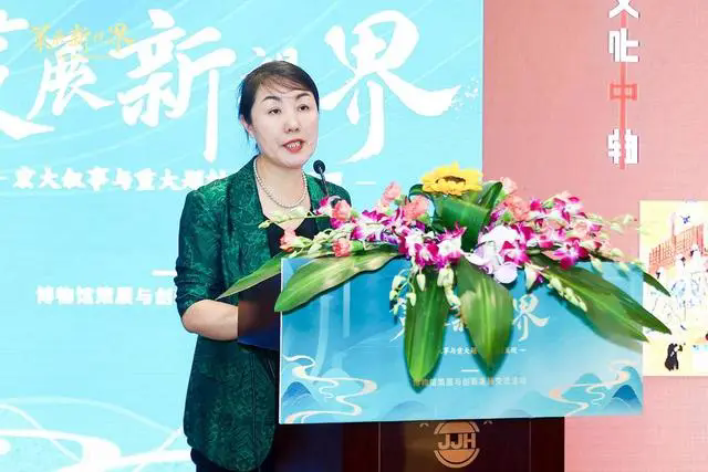 首都博物馆副馆长、研究馆员谭晓铃