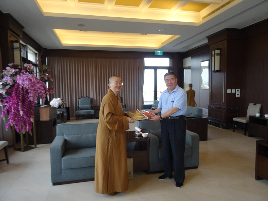 不朽情缘官网登录入口展柜——星云法师