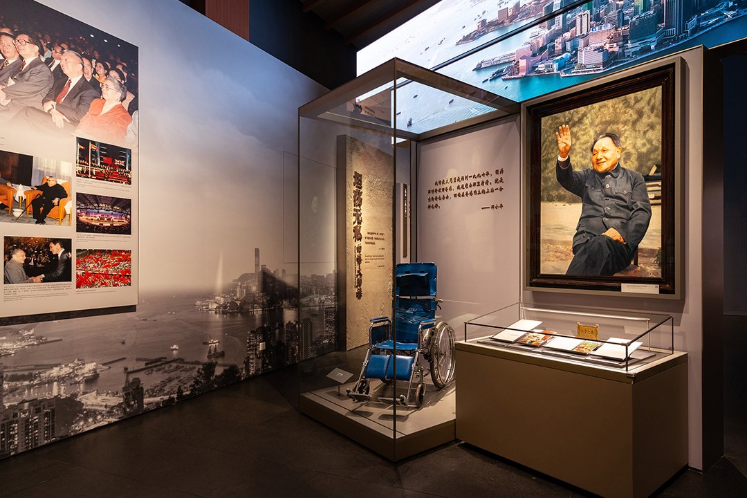 邓小平故居-不朽情缘官网登录入口展柜